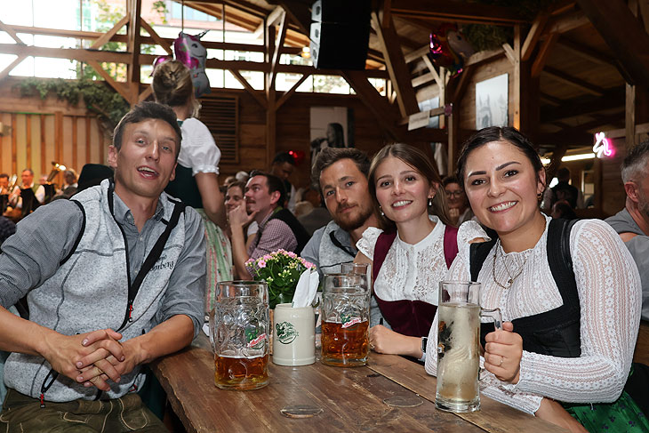 Stimmung im Johann Auer auf dem Herbstfest Rosenheim 2025 (©Foto: Martin Schmitz) 